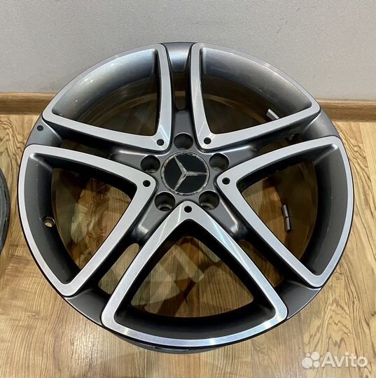 Комплект разношироких дисков Mercedes R18