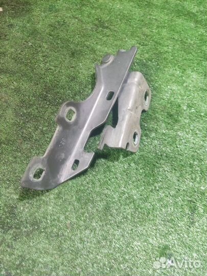 Петля капота правая Renault Symbol 2 K4JA712 2009