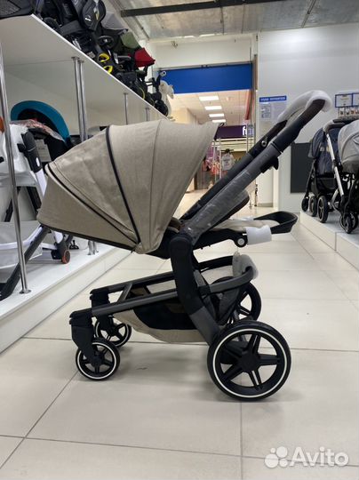Новая коляска Joolz Hub Plus