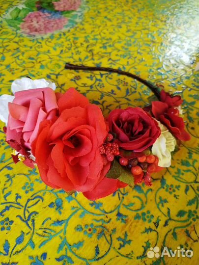 Ободок ассиметричный с цветами