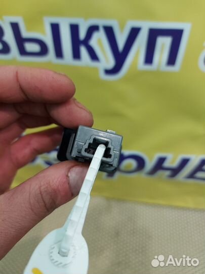 Кнопка аварийной сигнализации Toyota Corolla