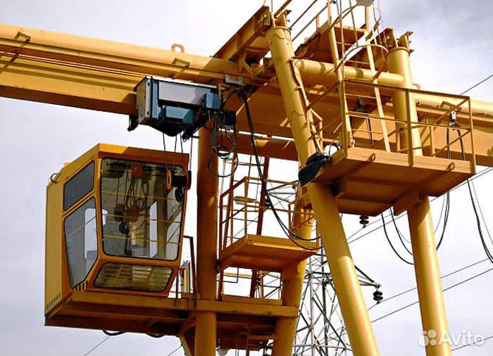 Крановщик козлового крана