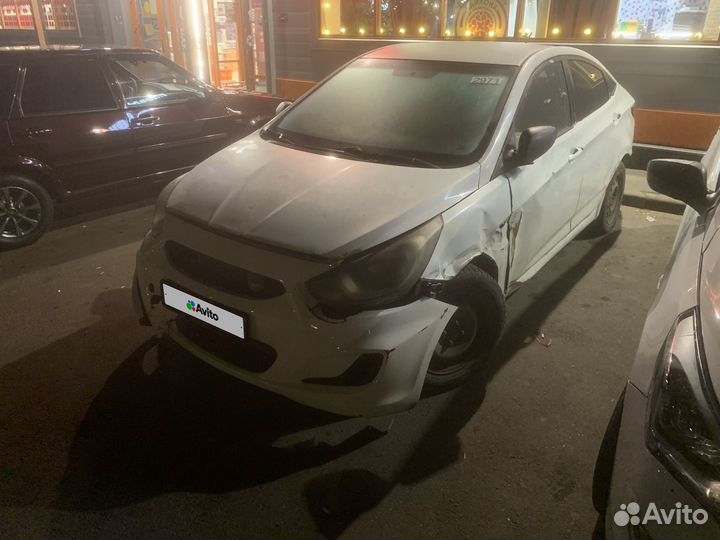 Hyundai Solaris 1.4 МТ, 2014, битый, 230 000 км