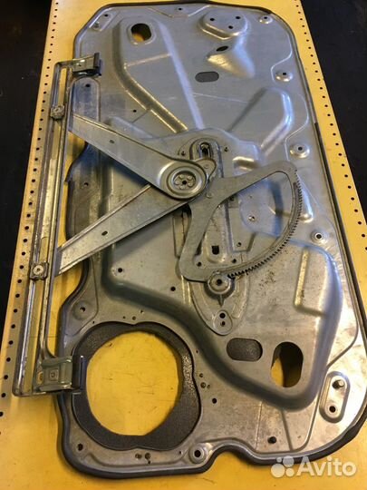 Панель двери левой стеклоподъемник Focus 2 3дв