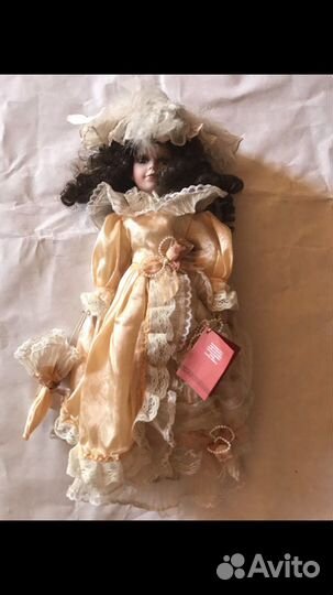 Кукла фарфоровая