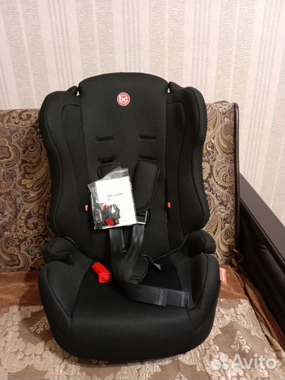 Новое детское автомобильное кресло автокресло