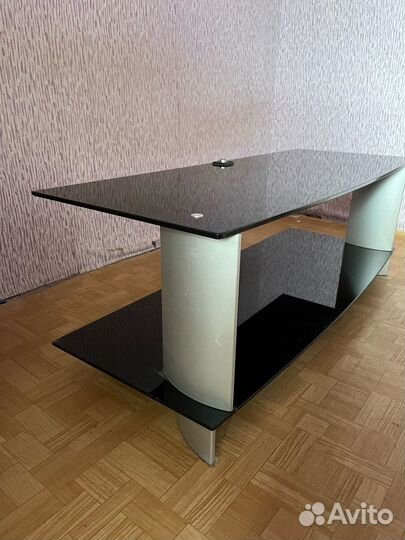 Стеклянная тумба под телевизор