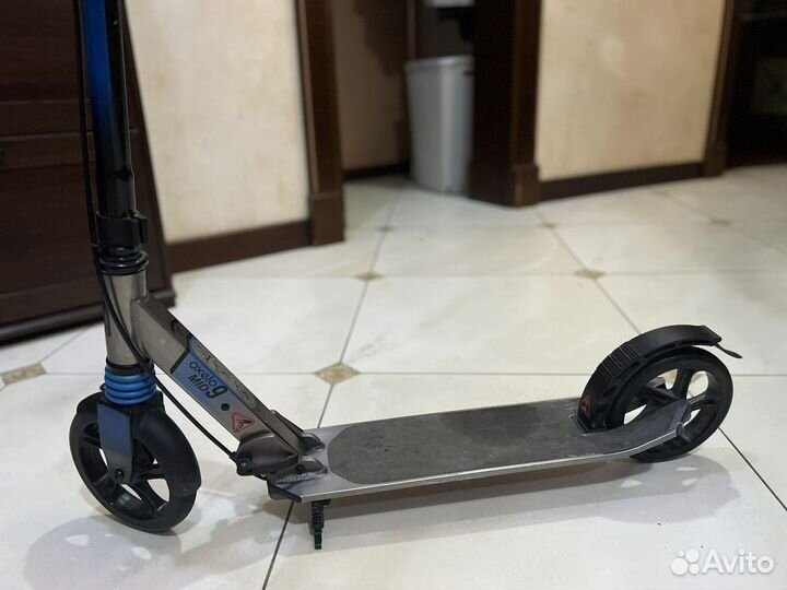 Oxelo Mid 9 с ручным тормозом. Складывающийся