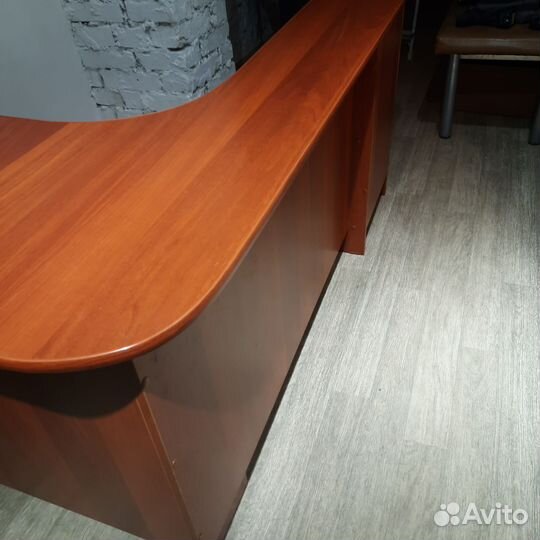 Стол угловой для администратора