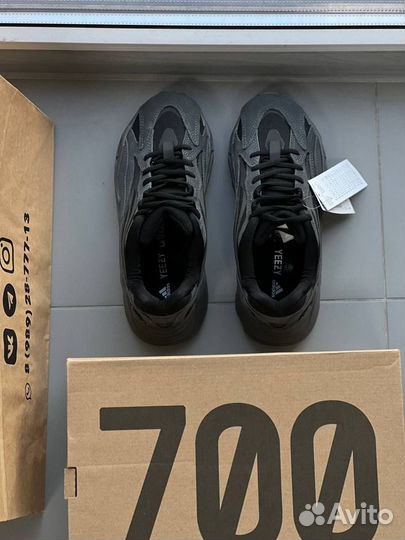 Кроссовки adidas yeezy boost 700 v2