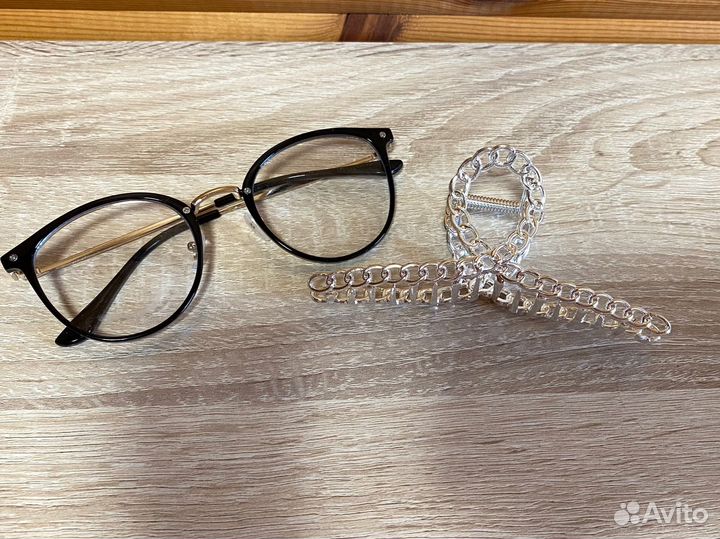 Очки и крабик для волос