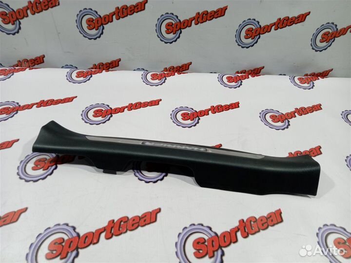 Порожек салона передний левый Toyota Harrier