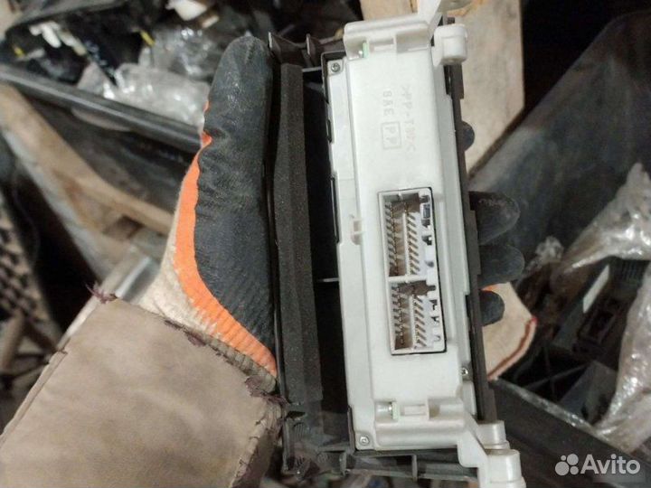 Блок управления климатом Nissan Maxima A33