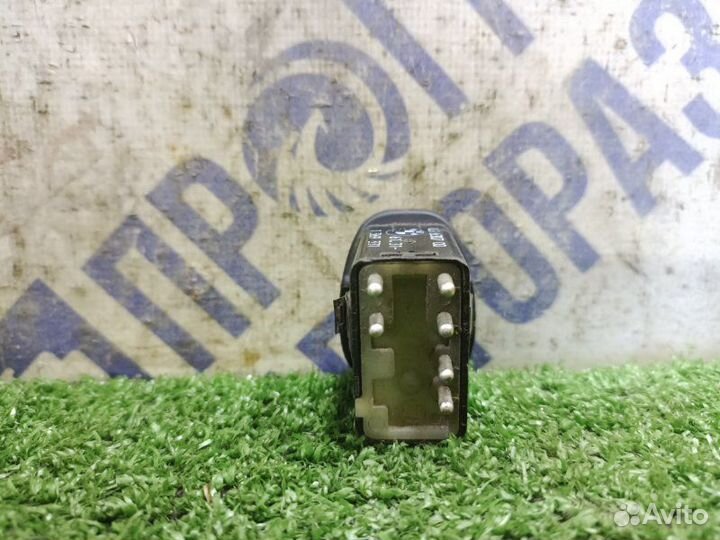 Кнопка передняя левая Bmw E34 седан 2.0 1989