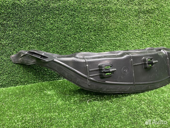 Уплотнитель крыла правый BMW G20