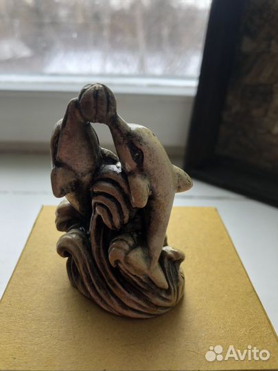 Статуэтка дельфин