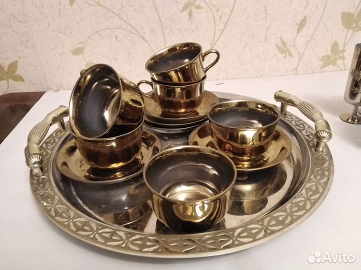 Посуда в золотом стиле