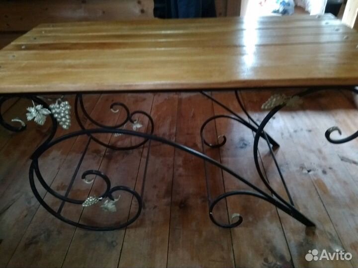 Продаю кованную скамейку и стол