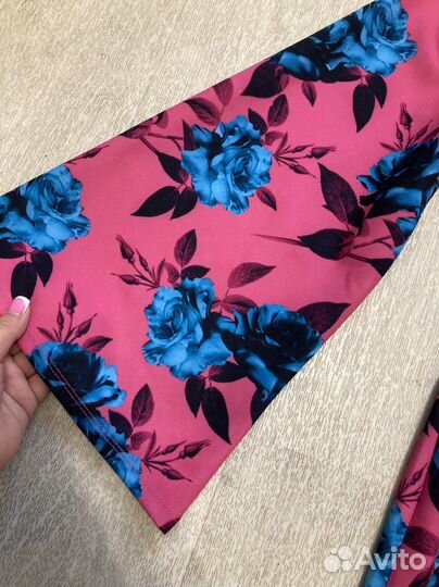 Платье фуксия в цветы