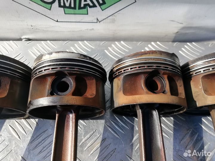 Поршень с шатуном Volkswagen Passat B5 VR5 2.3 AGZ