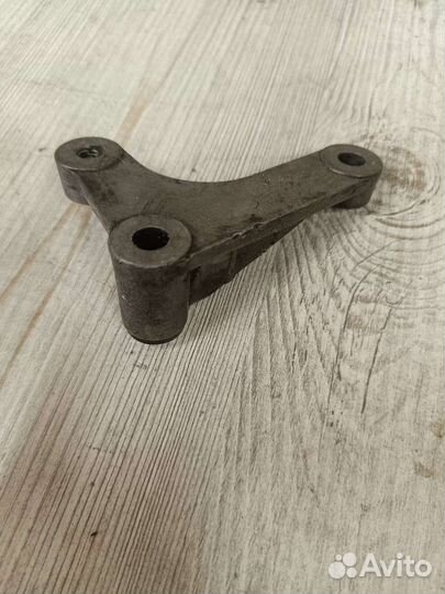 Кронштейн генератора Ford Transit 94-00