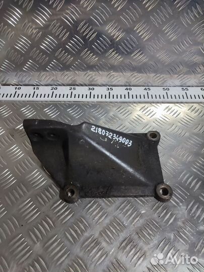 Кронштейн двс передний правый Scania 1361960