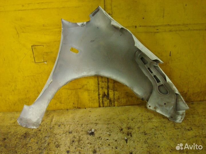 Крыло левое Toyota Prius NHW20