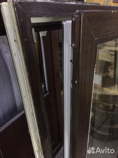 Окна пластиковые бу коричневые 2 шт