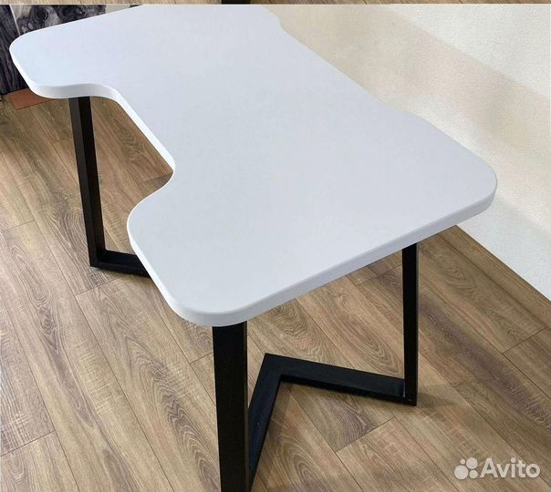 Компьютерный стол 'Steady Body'