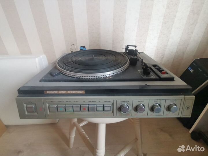 Проигрыватель виниловых пластинок