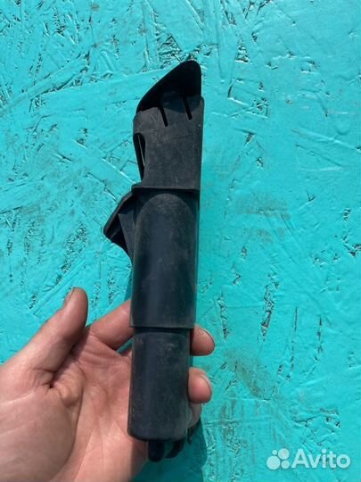 Форсунка омывателя фар левая Toyota Avensis 2 T250