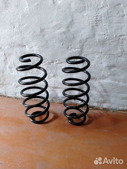 Пружины задние на Toyota Corolla Fielder e160-165