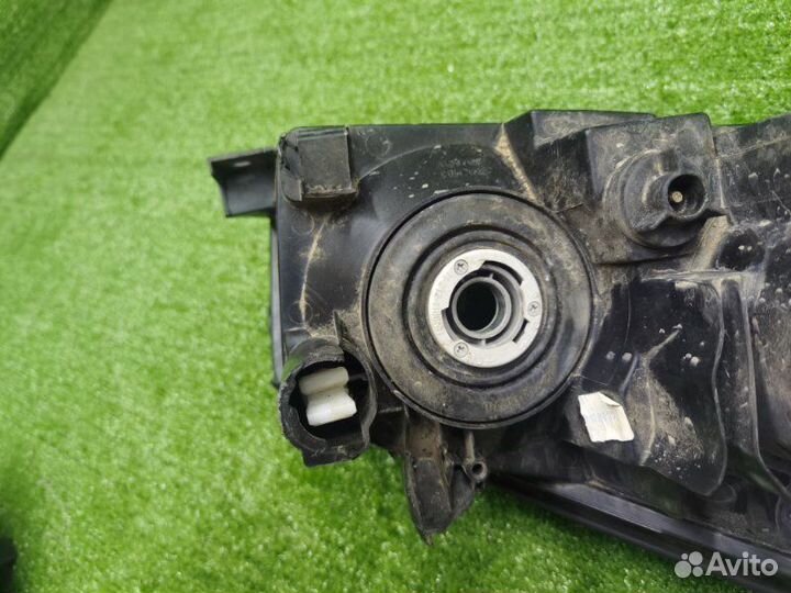 Фара галогеновая передняя левая Toyota Rav4 XA30