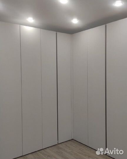 Шкаф по индивидуальным проектам в современном стиле