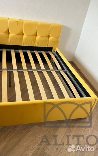 Кровать угловая желтая, мягкая