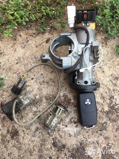 Комплект замков на мицубиси каризма