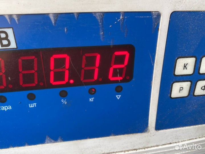 Накладка стекла переднего правого Toyota Avensis