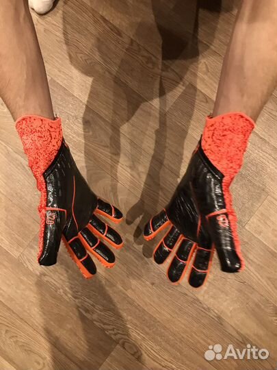 Вратарские перчатки