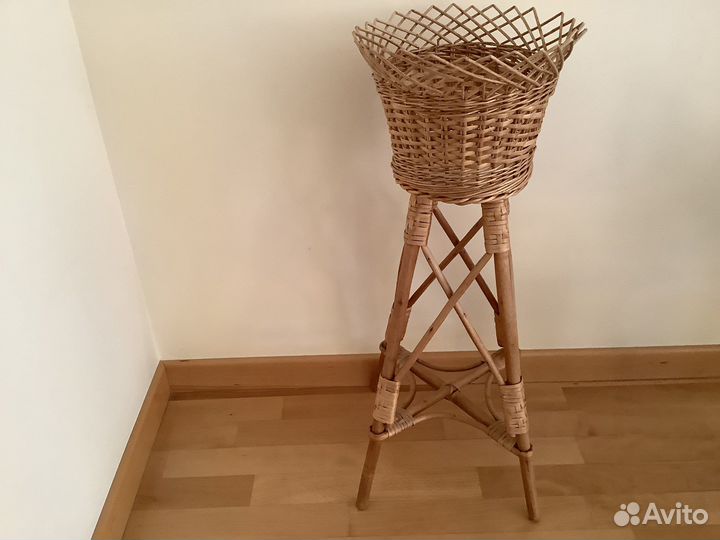 Подставка под цветы из лозы. Ручная работа