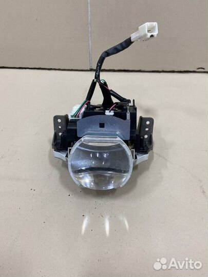 Линза правой фары LED Toyota RAV4