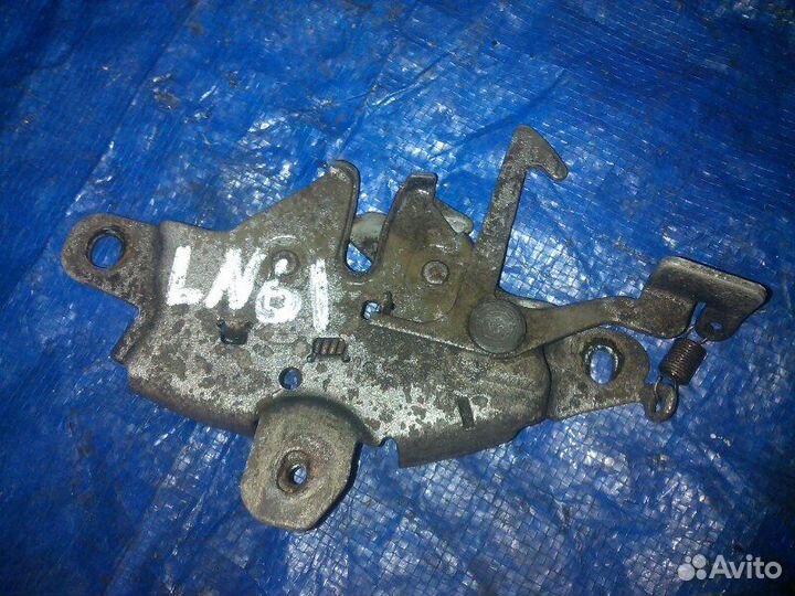 Замок капота Toyota Hilux LN61 2L