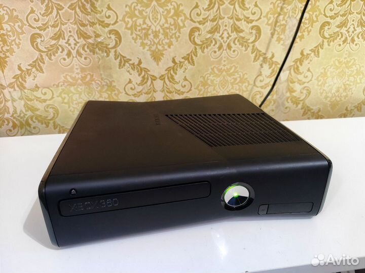 Microsoft Xbox 360 Slim 320Gb Прошитая