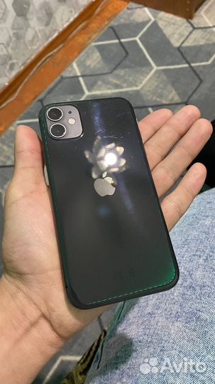 Телефон iPhone 11