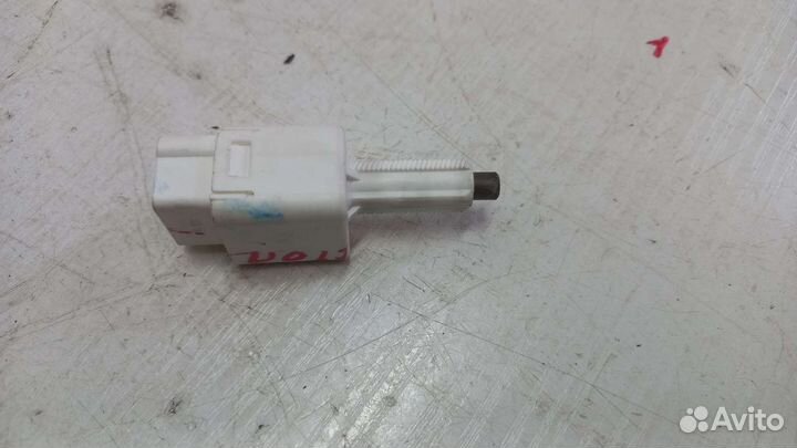 Датчик стопсигнала Toyota Camry XV50