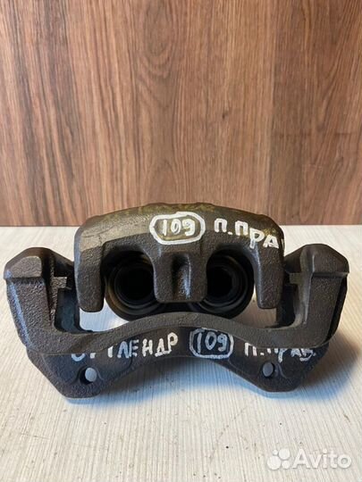 Суппорт передний правый Mitsubishi Outlander CU