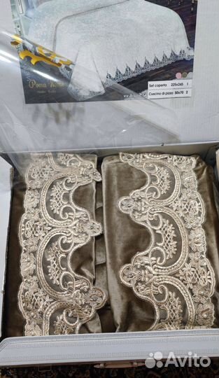 Покрывало с наволочками на кровать