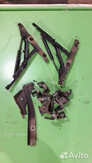 Петля капота крышки багажника лев прав Фиат Линеа