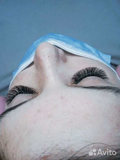 Наращивание ресниц и оформление бровей