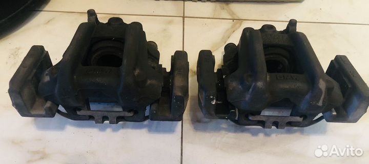 Суппорта BMW с колодками