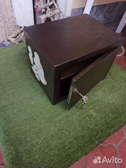 Продается сейф б.у